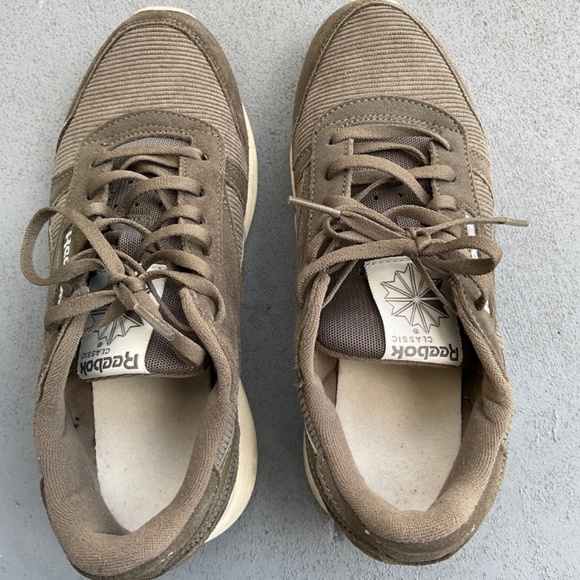 Reebok Classic Sneakers (khaki) Size 7. - Picture 3 of 3